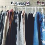 Cum contribuie moda second-hand la reducerea cererii pentru fast fashion