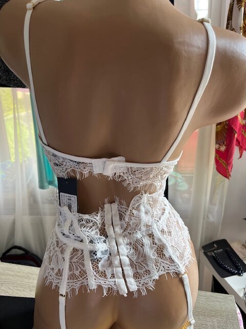 Set sutin si portjartiej Momokrom