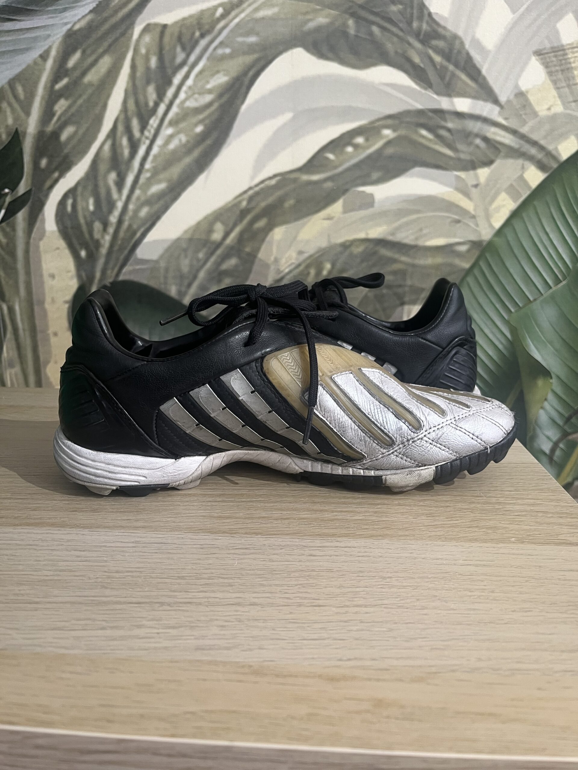 Ghete fotbal Adidas Predator