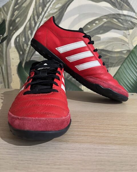 Ghete fotbal Adidas Gloro